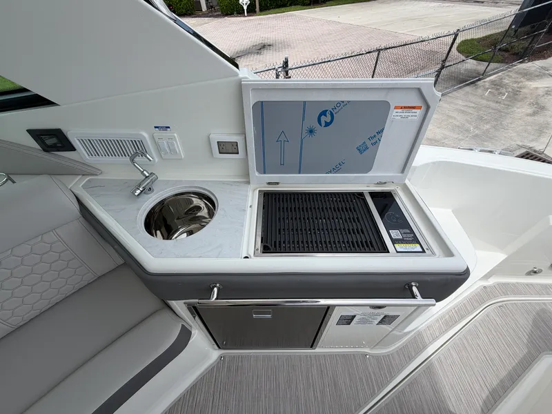 Slide: The Image of Sea Ray Sundancer 320 Outboard 2027 - 13