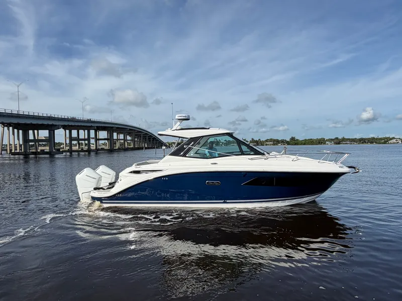 Slide: The Image of Sea Ray Sundancer 320 Outboard 2027 - 1