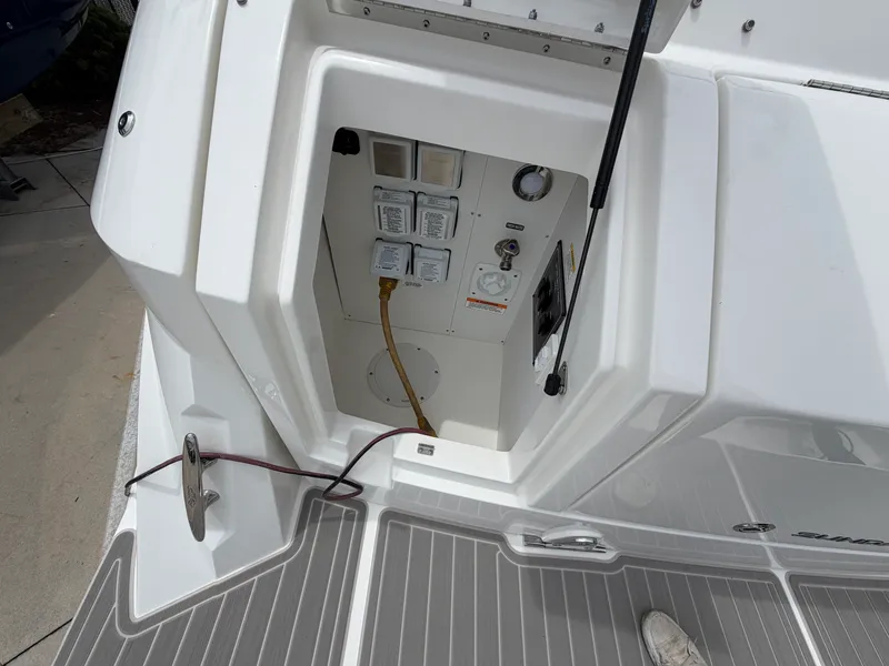 Slide: The Image of Sea Ray Sundancer 320 Outboard 2027 - 7