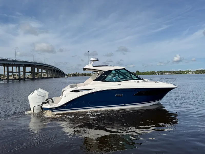 The Image of Sea Ray Sundancer 320 Outboard 2027 - 0