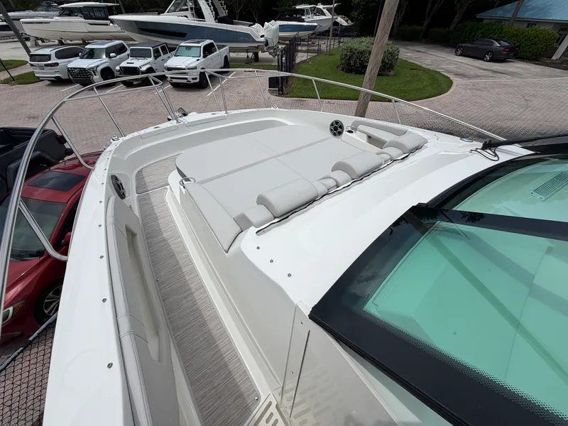 Slide: The Image of Sea Ray Sundancer 320 Outboard 2027 - 24