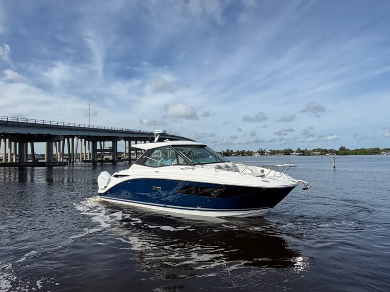 Slide: The Image of Sea Ray Sundancer 320 Outboard 2027 - 3