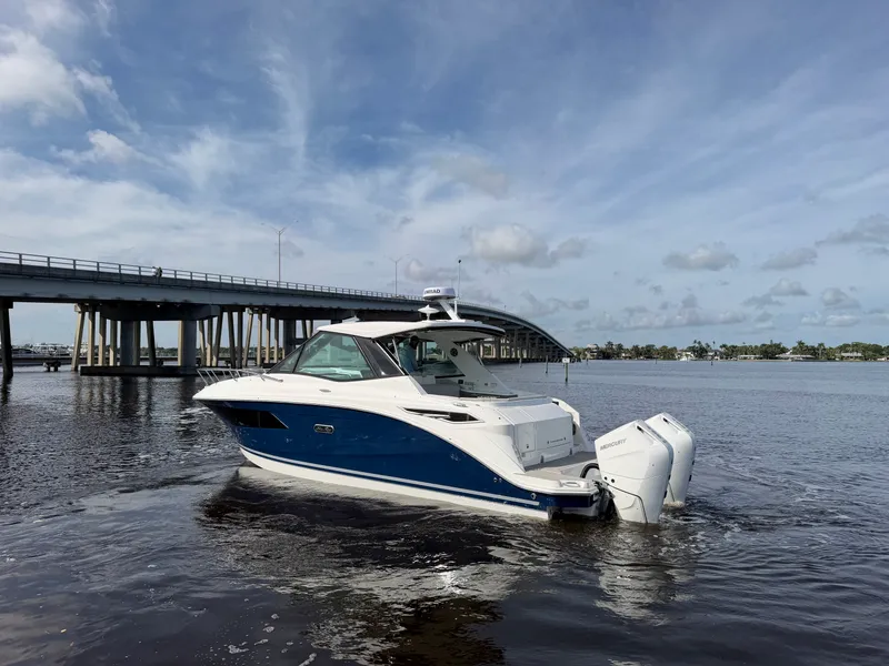 Slide: The Image of Sea Ray Sundancer 320 Outboard 2027 - 6
