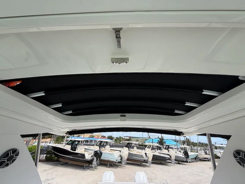 Slide: The Image of Sea Ray Sundancer 320 Outboard 2027 - 37