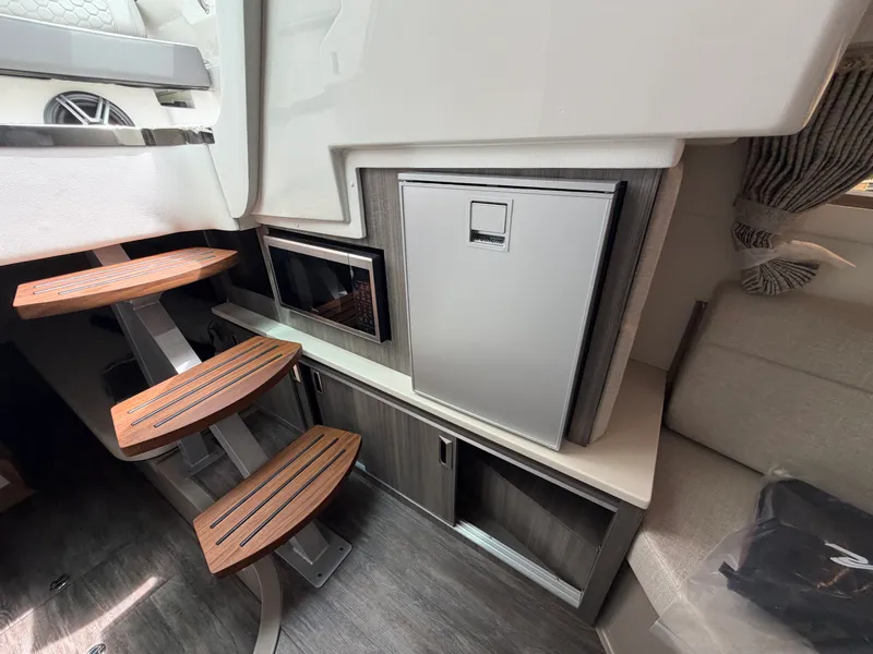 Slide: The Image of Sea Ray Sundancer 320 Outboard 2027 - 33