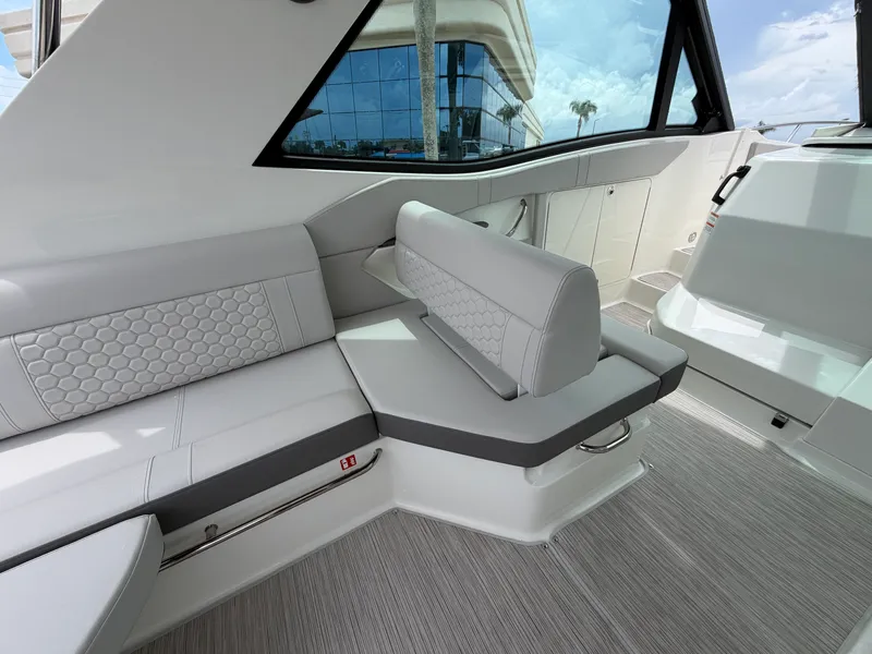 Slide: The Image of Sea Ray Sundancer 320 Outboard 2027 - 14
