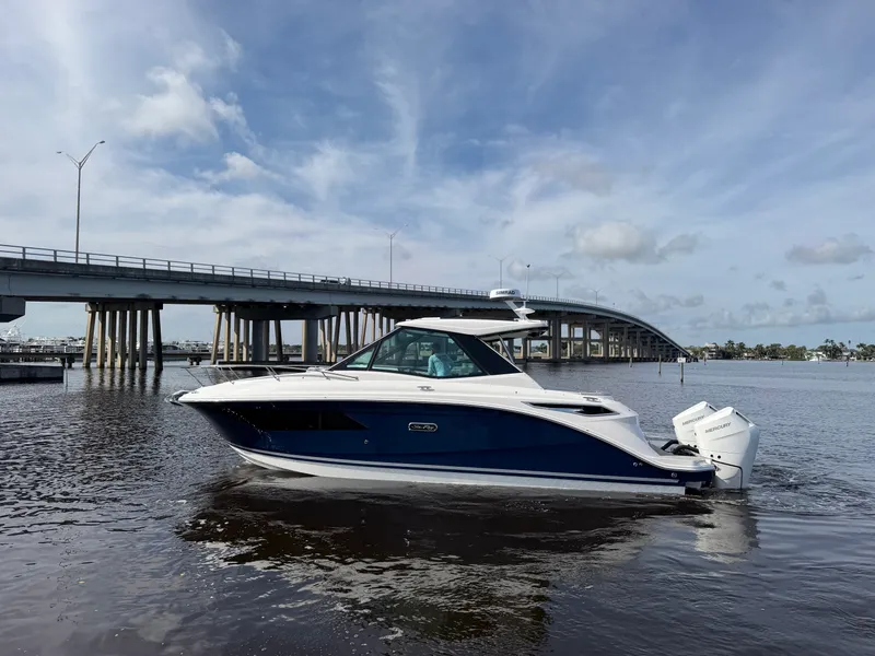 Slide: The Image of Sea Ray Sundancer 320 Outboard 2027 - 15