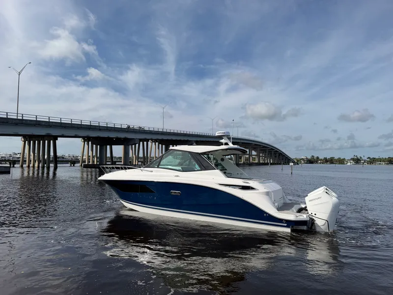 Slide: The Image of Sea Ray Sundancer 320 Outboard 2027 - 16