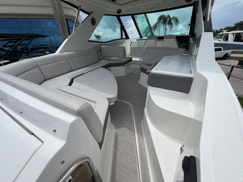 Slide: The Image of Sea Ray Sundancer 320 Outboard 2027 - 10