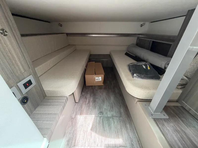 Slide: The Image of Sea Ray Sundancer 320 Outboard 2027 - 34