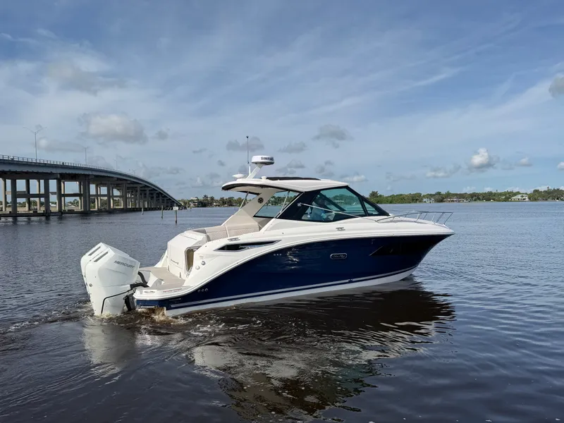 Slide: The Image of Sea Ray Sundancer 320 Outboard 2027 - 10