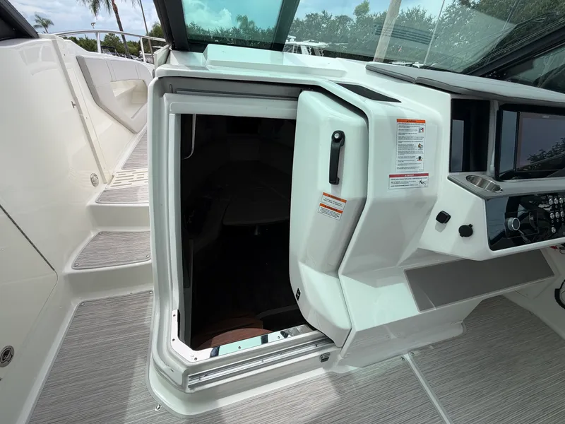 Slide: The Image of Sea Ray Sundancer 320 Outboard 2027 - 28