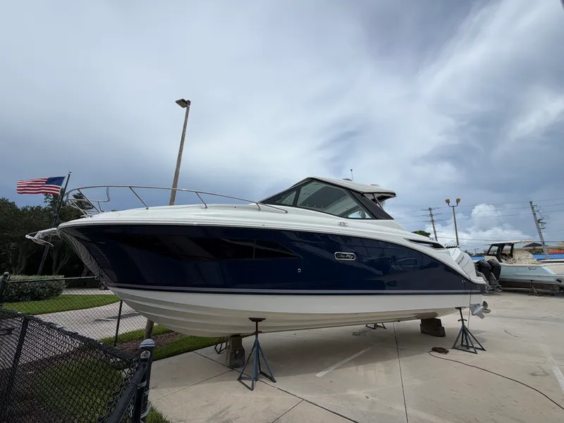 The Image of Sea Ray Sundancer 320 Outboard 2027 - 0