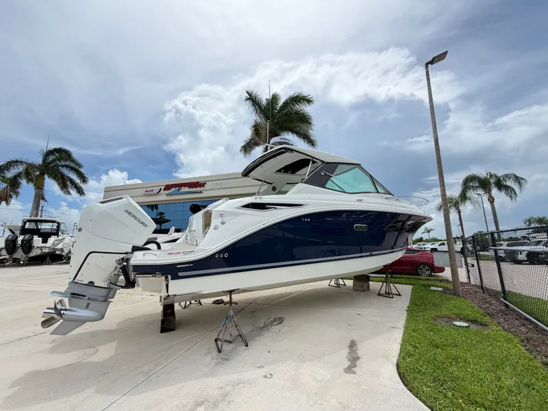 Slide: The Image of Sea Ray Sundancer 320 Outboard 2027 - 3