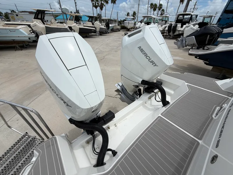 Slide: The Image of Sea Ray Sundancer 320 Outboard 2027 - 5