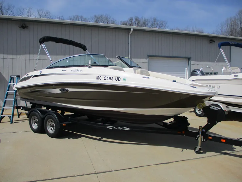The Image of Sea Ray 220 Sundeck 2012 - undefined