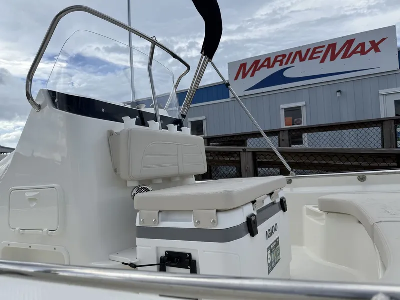 Slide: The Image of Boston Whaler 190 Montauk 2027 - 17