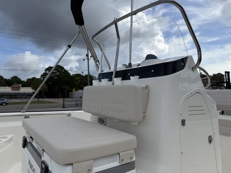 Slide: The Image of Boston Whaler 190 Montauk 2027 - 21