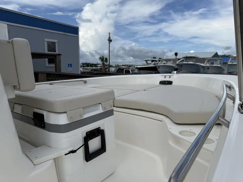 Slide: The Image of Boston Whaler 190 Montauk 2027 - 16