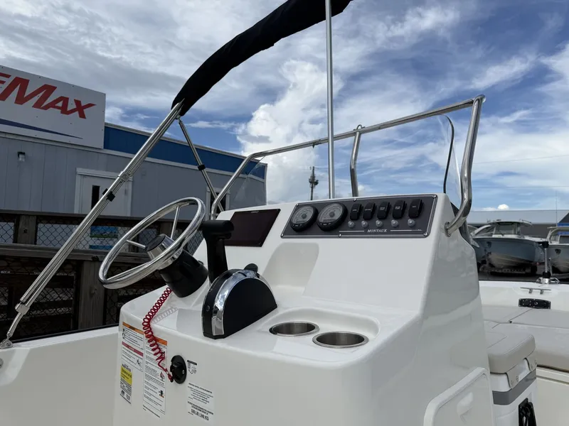 Slide: The Image of Boston Whaler 190 Montauk 2027 - 15