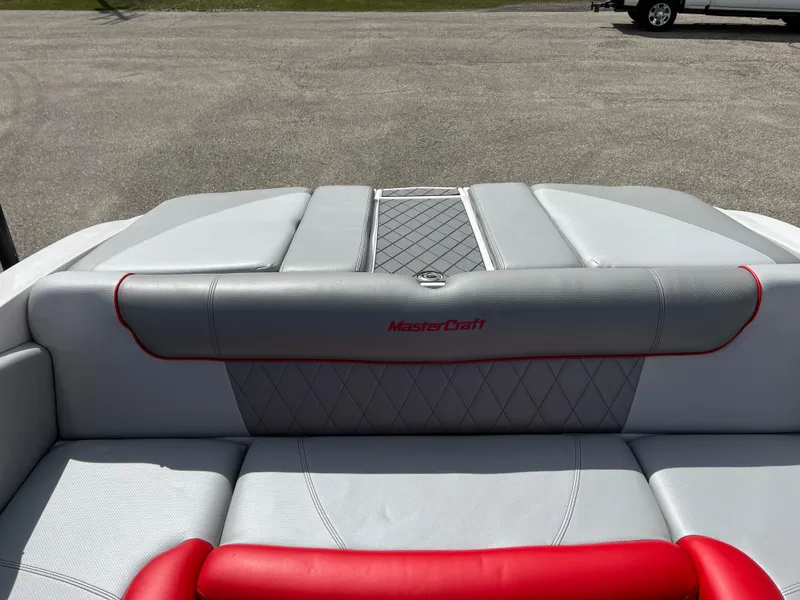 Slide: The Image of MasterCraft X2 2015 - 10