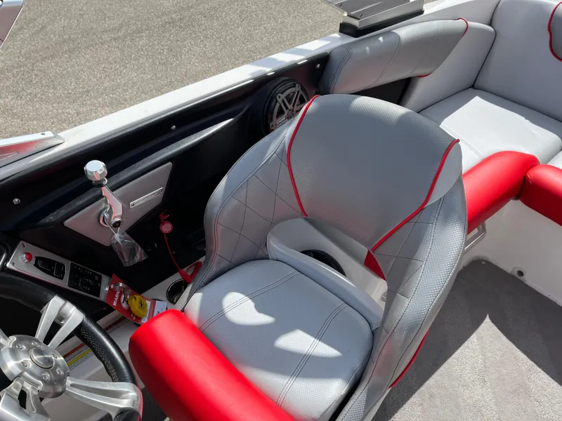 Slide: The Image of MasterCraft X2 2015 - 12