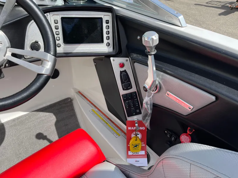 Slide: The Image of MasterCraft X2 2015 - 15
