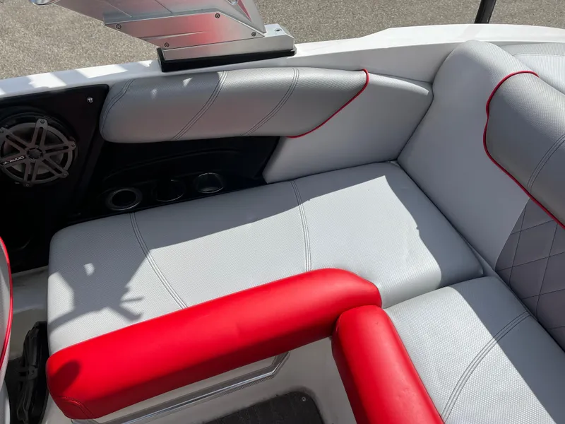 Slide: The Image of MasterCraft X2 2015 - 11