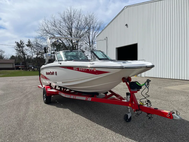 Slide: The Image of MasterCraft X2 2015 - 2