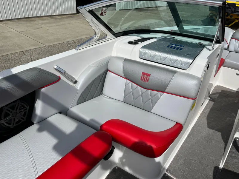 Slide: The Image of MasterCraft X2 2015 - 16