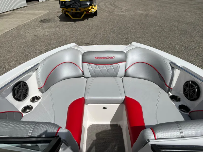 Slide: The Image of MasterCraft X2 2015 - 20