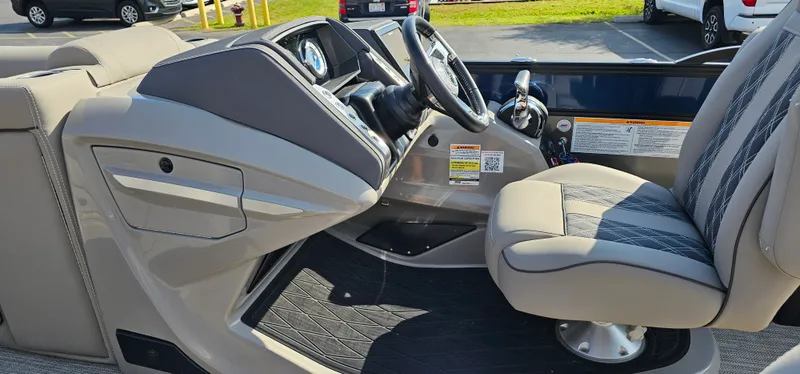 Slide: The Image of Barletta LUSSO 25UETT 2022 - 12