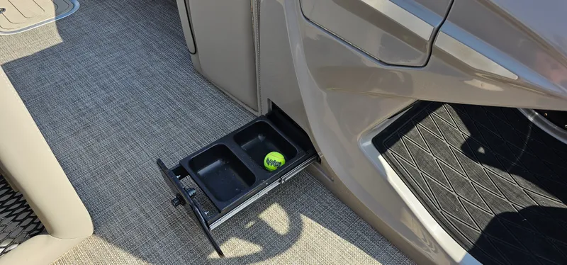 Slide: The Image of Barletta LUSSO 25UETT 2022 - 24