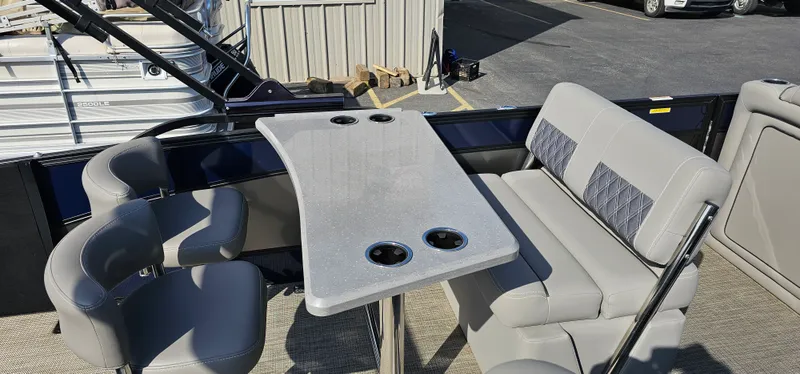 Slide: The Image of Barletta LUSSO 25UETT 2022 - 36