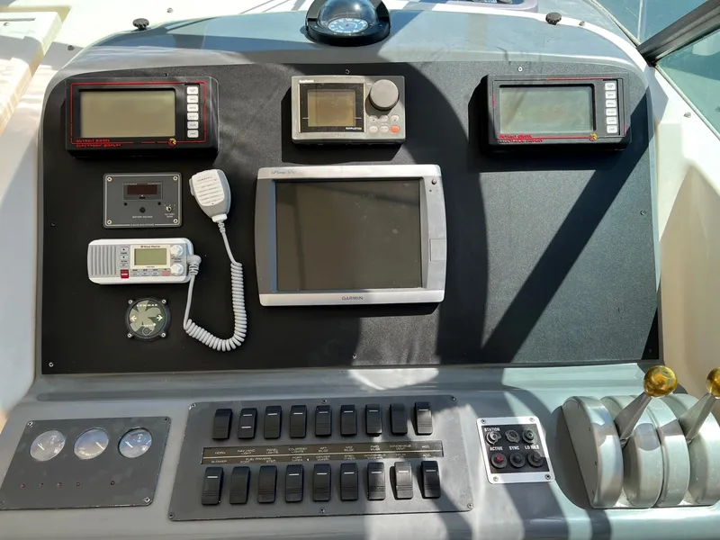 Slide: The Image of Tiara 4300 Open - 20