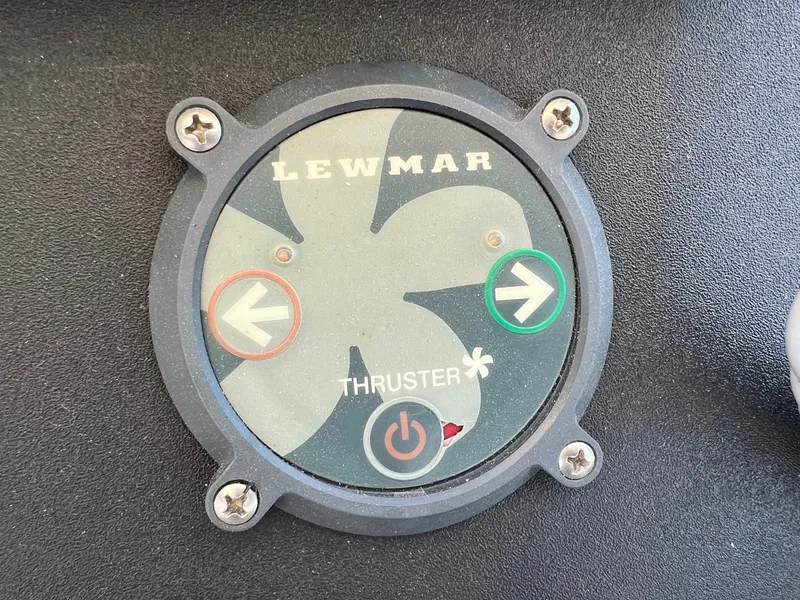 Slide: The Image of Tiara 4300 Open - 22