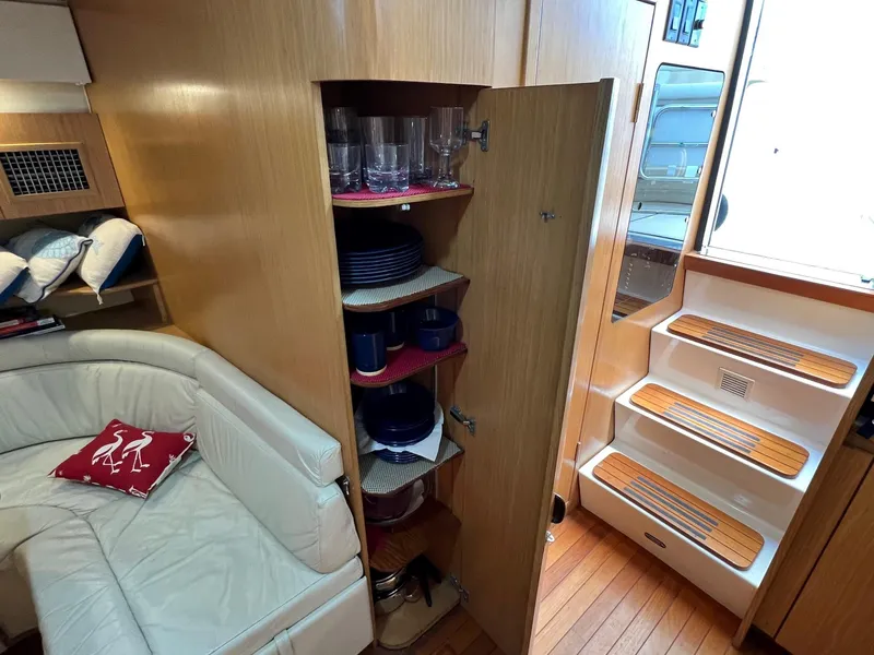 Slide: The Image of Tiara 4300 Open - 31