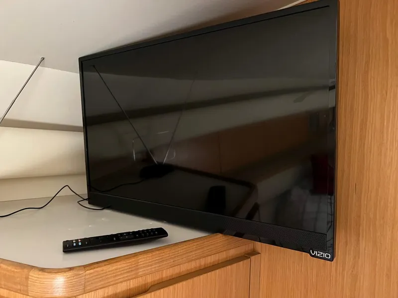 Slide: The Image of Tiara 4300 Open - 39