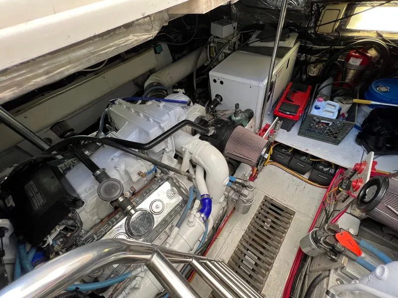 Slide: The Image of Tiara 4300 Open - 51