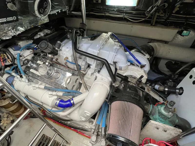 Slide: The Image of Tiara 4300 Open - 52