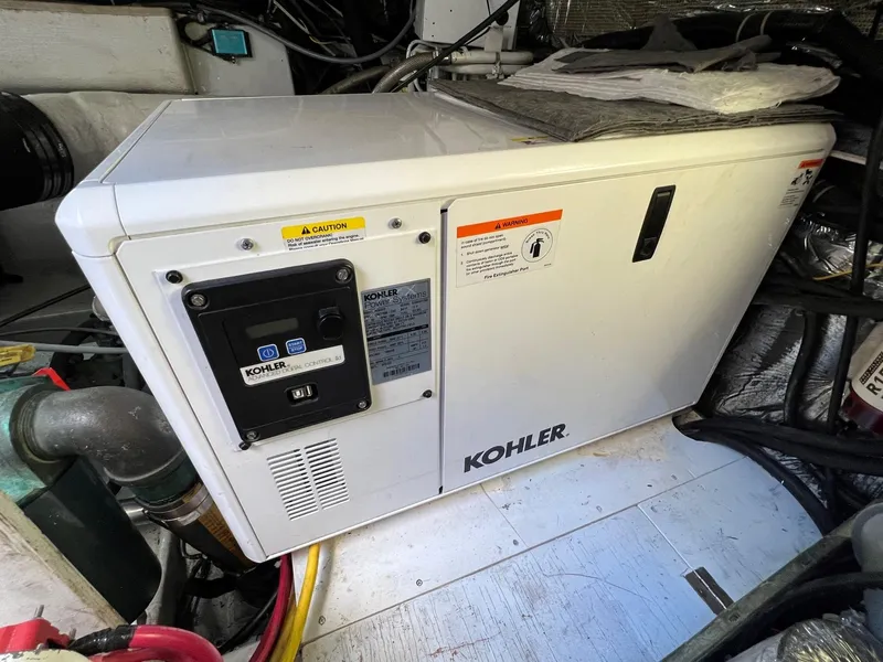 Slide: The Image of Tiara 4300 Open - 60