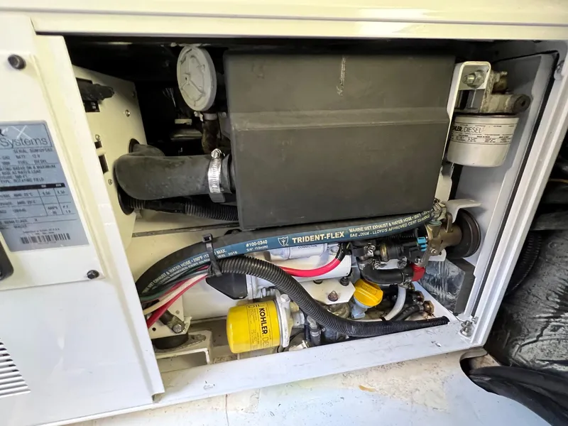 Slide: The Image of Tiara 4300 Open - 61