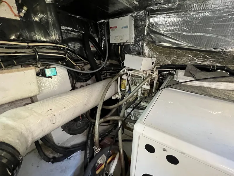 Slide: The Image of Tiara 4300 Open - 63