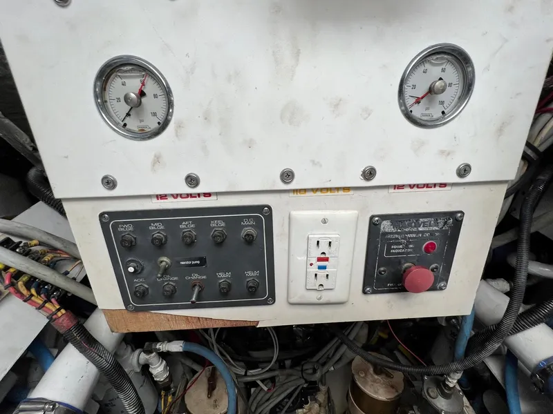 Slide: The Image of Tiara 4300 Open - 64