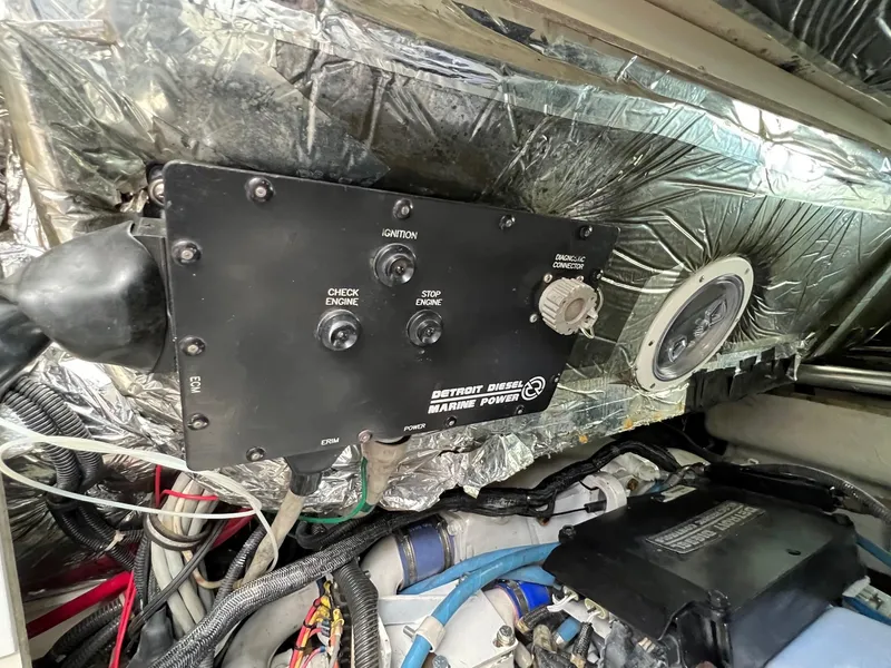 Slide: The Image of Tiara 4300 Open - 65