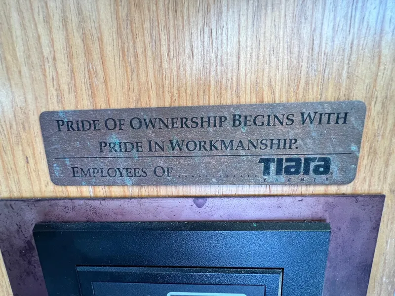 Slide: The Image of Tiara 4300 Open - 67