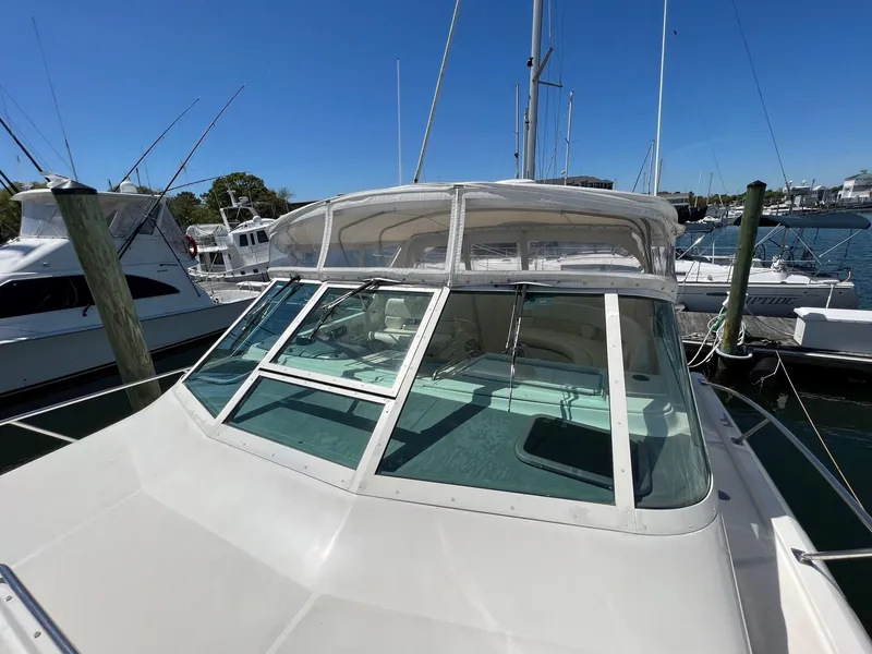 Slide: The Image of Tiara 4300 Open - 9