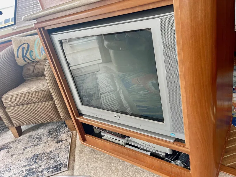 Slide: The Image of 2004 Meridian 490 Pilothouse interior with TV and cozy seating area. - 30