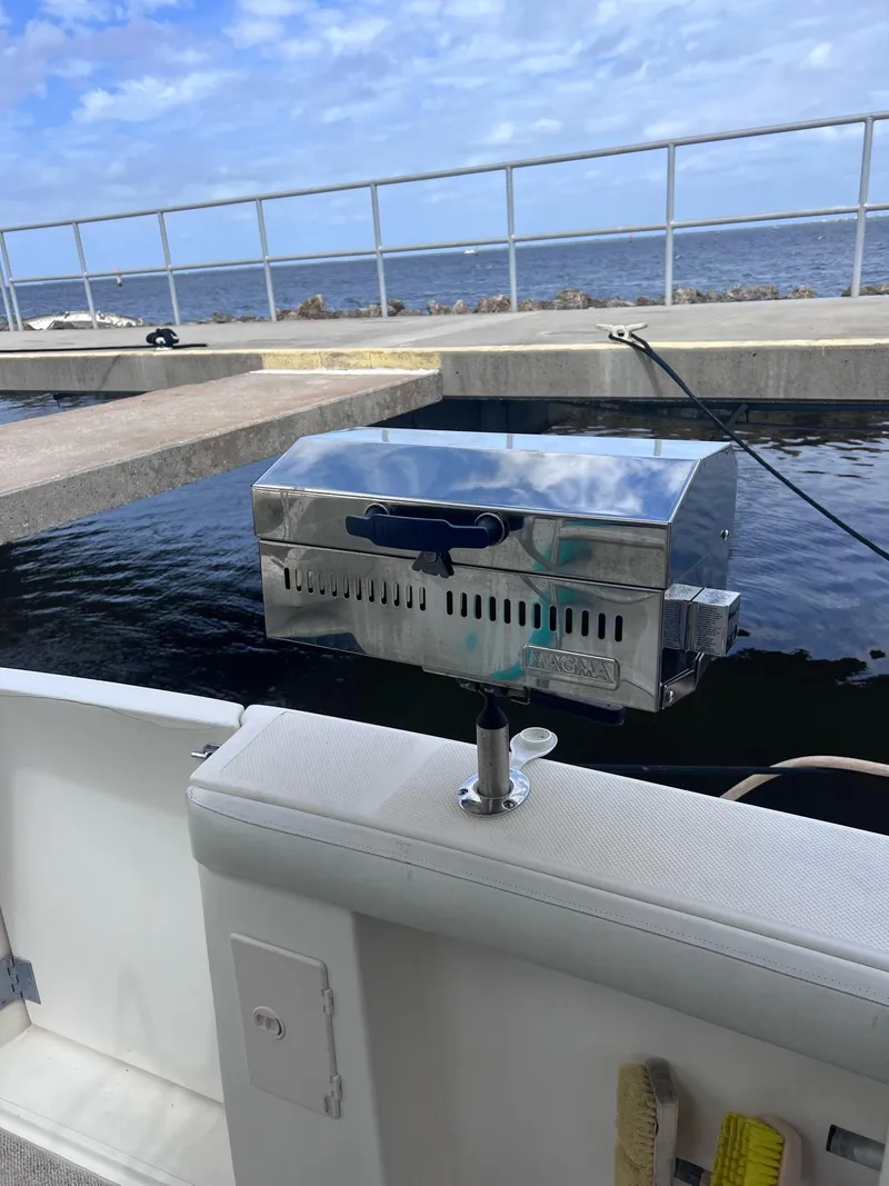 Slide: The Image of Meridian 490 Pilothouse 2004 - 50