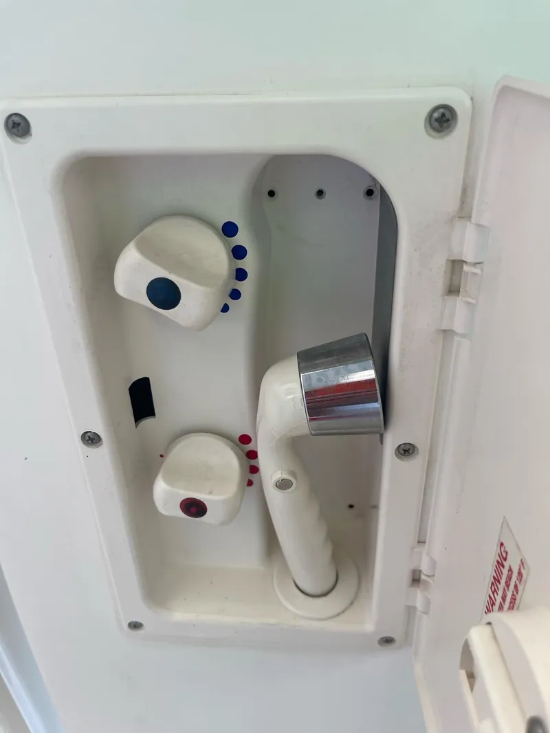 Slide: The Image of Meridian 490 Pilothouse 2004 - 54